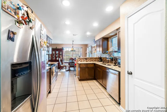 90 NINE PATCH DR Poteet, TX 78065