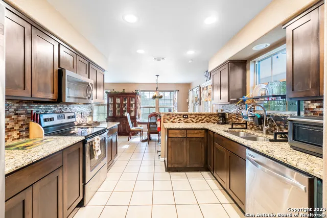90 NINE PATCH DR Poteet, TX 78065