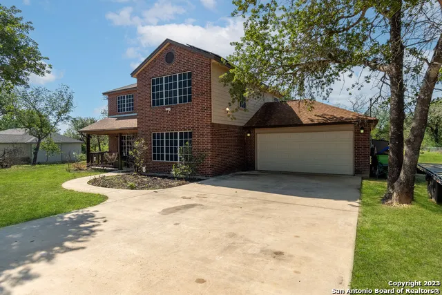 90 NINE PATCH DR Poteet, TX 78065