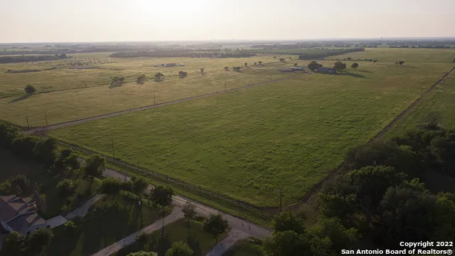 2420 Bolton Rd Marion, TX 78124