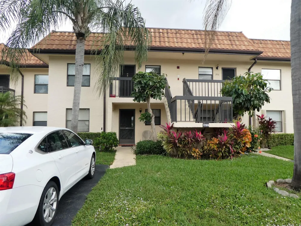 7209 Golf Colony Court #105 Lake Worth, FL 33467