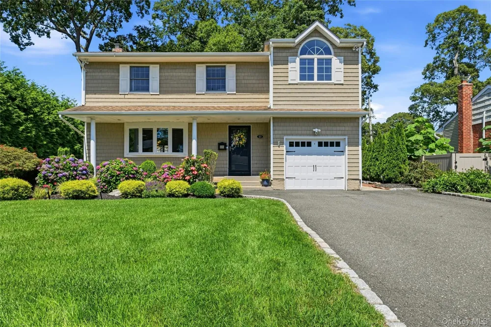 53 Rensselaer Drive Commack, NY 11725