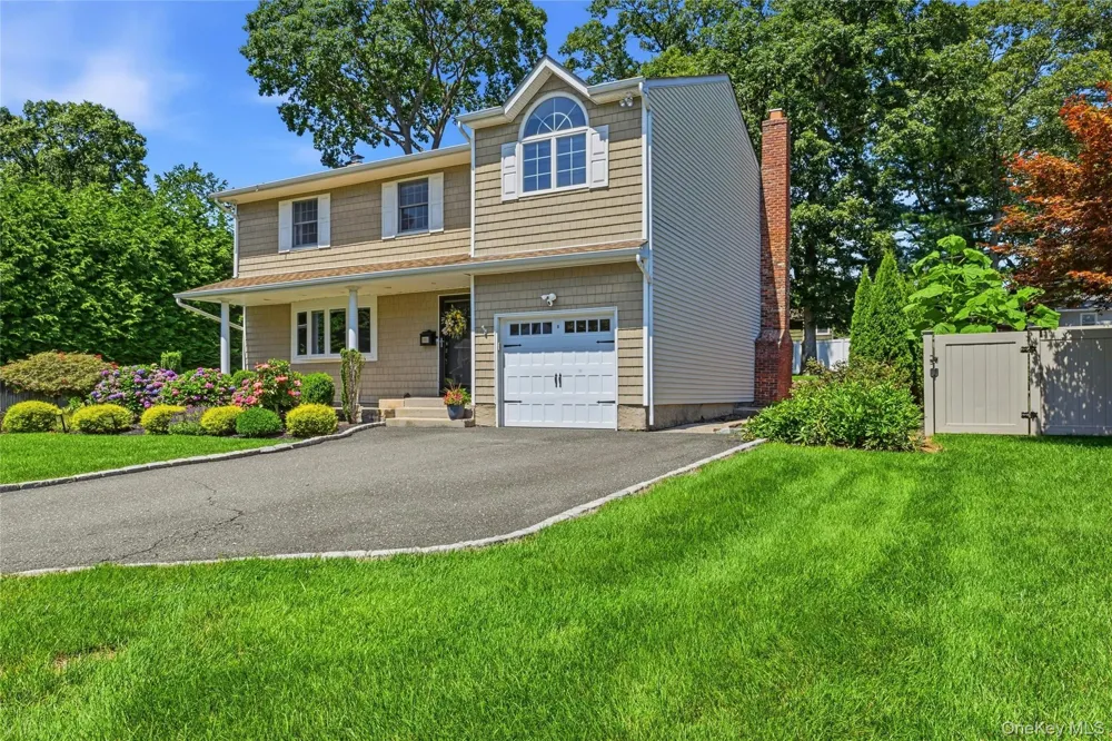 53 Rensselaer Drive Commack, NY 11725