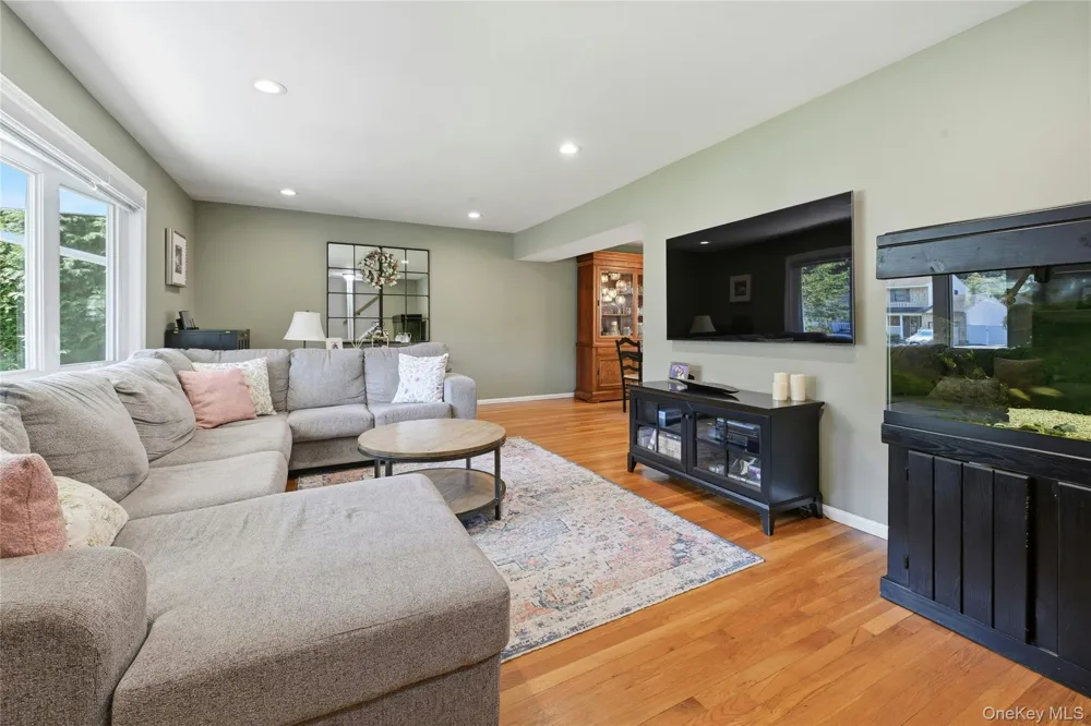 53 Rensselaer Drive Commack, NY 11725