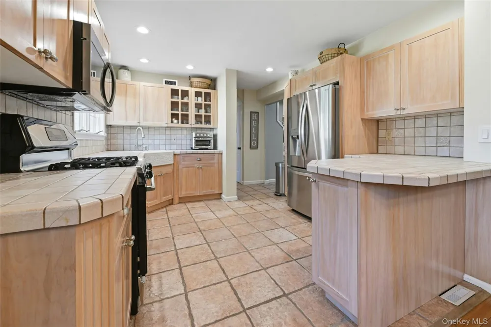 53 Rensselaer Drive Commack, NY 11725