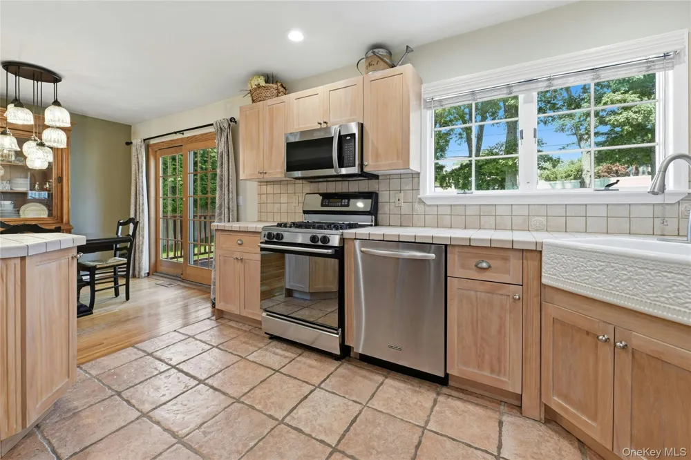 53 Rensselaer Drive Commack, NY 11725