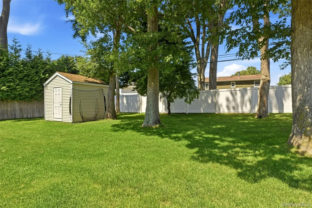 53 Rensselaer Drive Commack, NY 11725