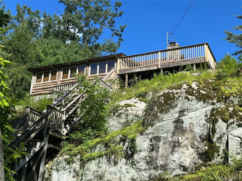122 Woods Road Greenwood Lake, NY 10925