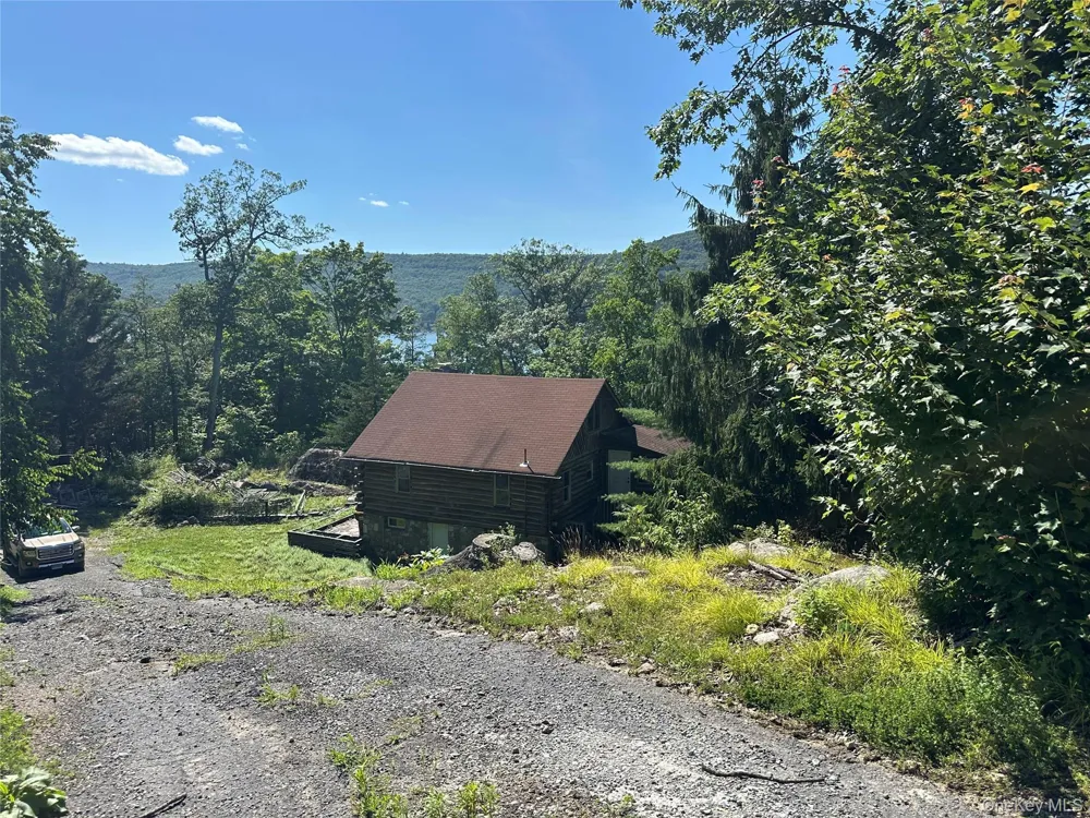 122 Woods Road Greenwood Lake, NY 10925