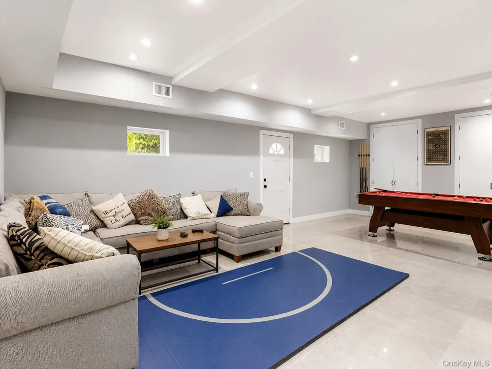 8411 Homelawn Street Jamaica Estates, NY 11432