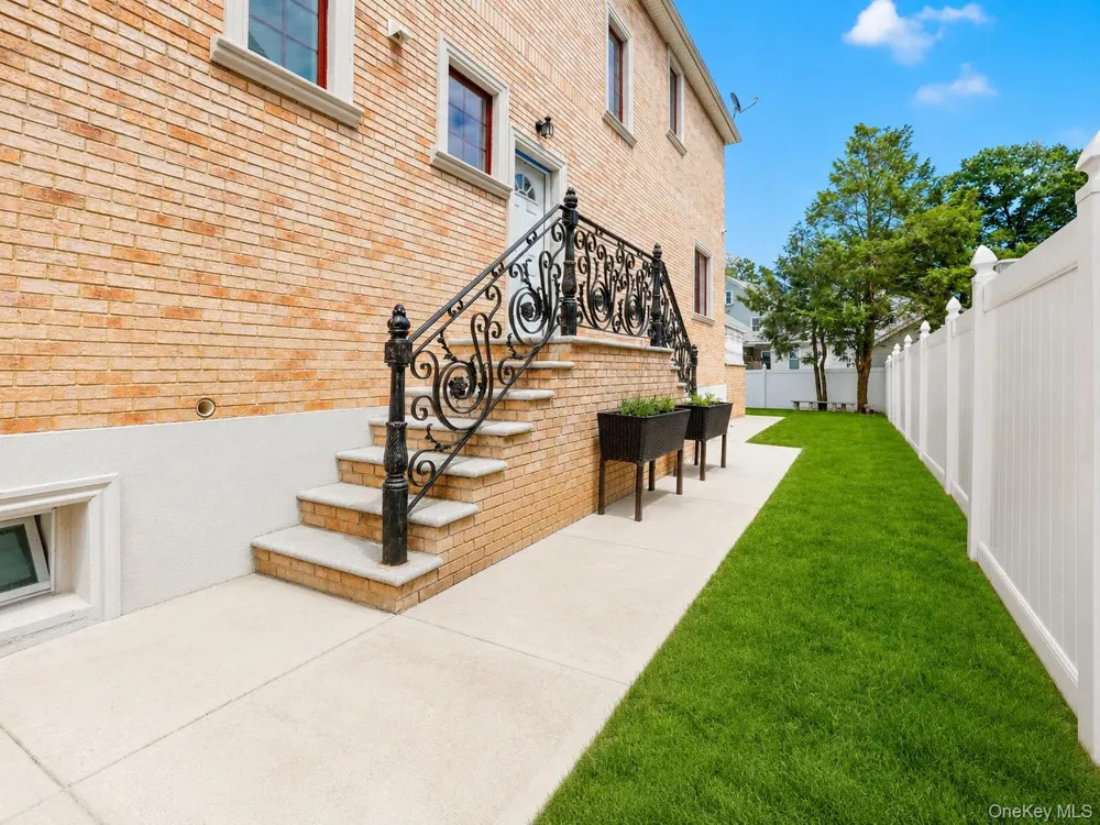8411 Homelawn Street Jamaica Estates, NY 11432