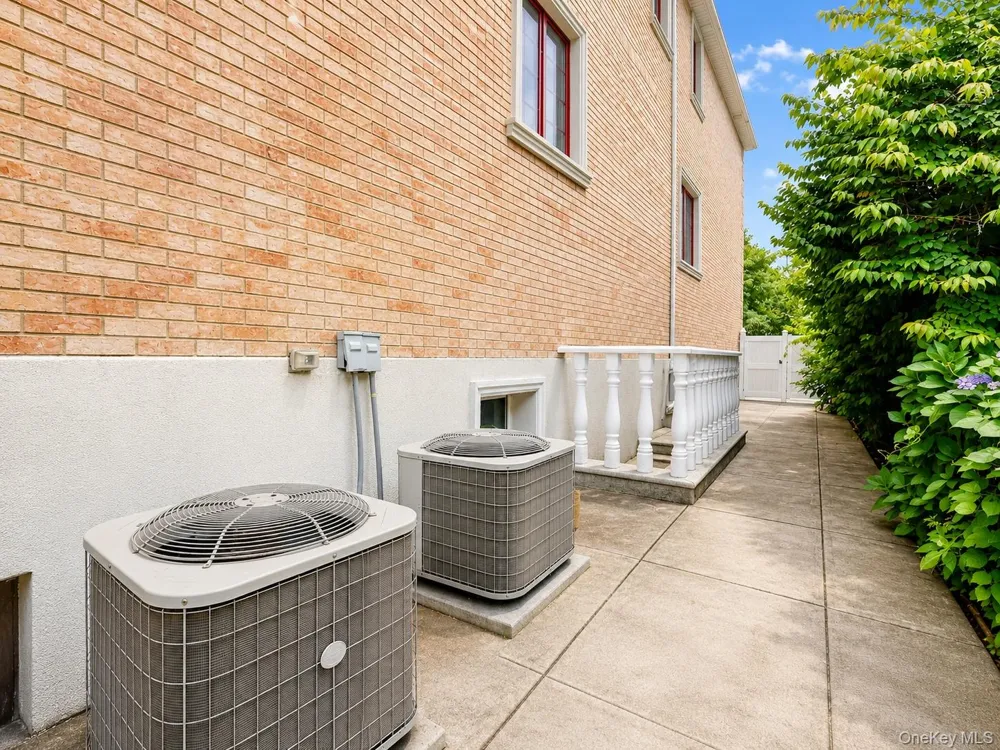 8411 Homelawn Street Jamaica Estates, NY 11432