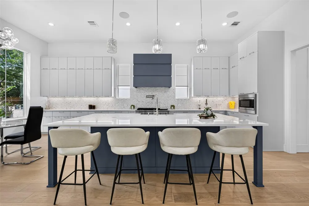 4303 Dorothy Street Bellaire, TX 77401