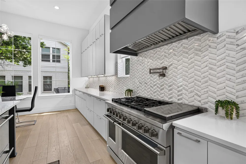 4303 Dorothy Street Bellaire, TX 77401