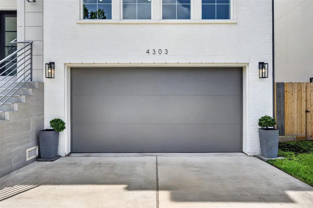4303 Dorothy Street Bellaire, TX 77401
