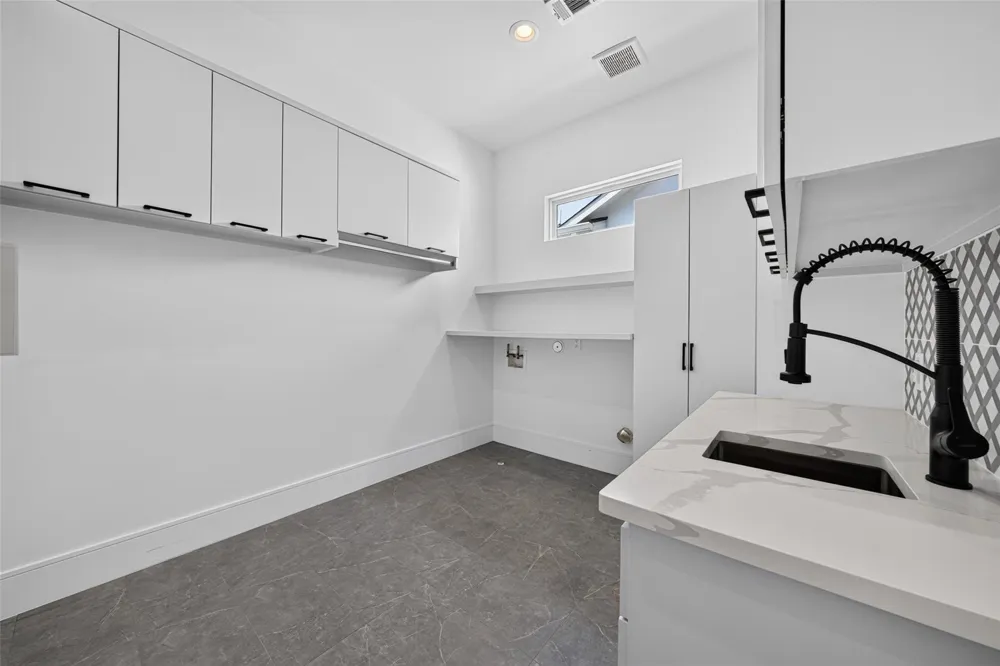 4303 Dorothy Street Bellaire, TX 77401