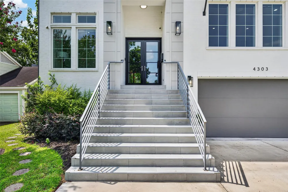 4303 Dorothy Street Bellaire, TX 77401