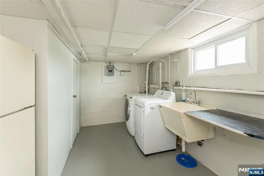 345 Bowden Road Cedar Grove, NJ 07009