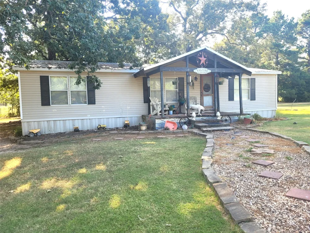 10510 U. S. Highway 82 E Blossom, TX 75416