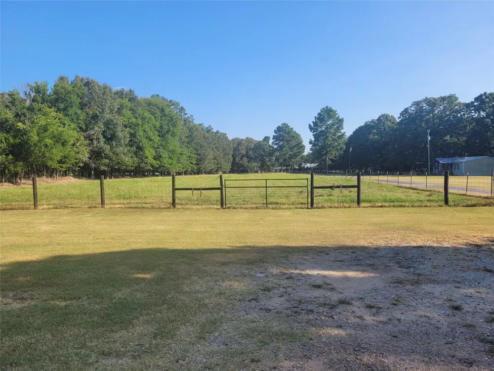 10510 U. S. Highway 82 E Blossom, TX 75416