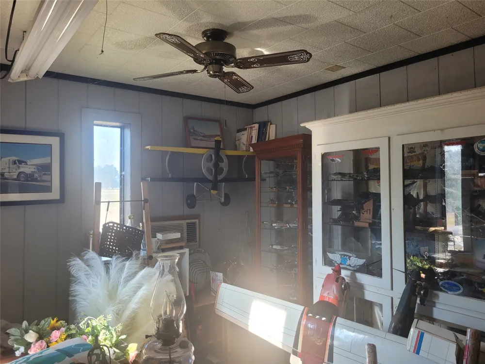 10510 U. S. Highway 82 E Blossom, TX 75416