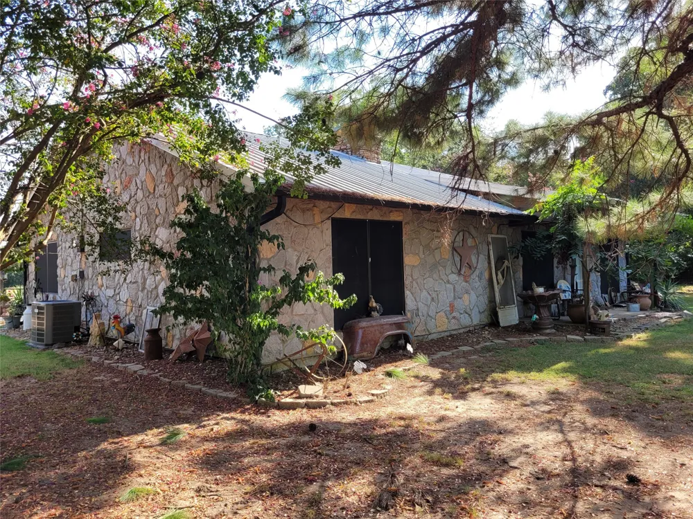 10510 U. S. Highway 82 E Blossom, TX 75416