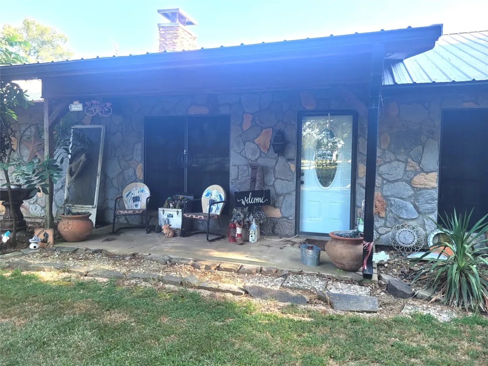 10510 U. S. Highway 82 E Blossom, TX 75416