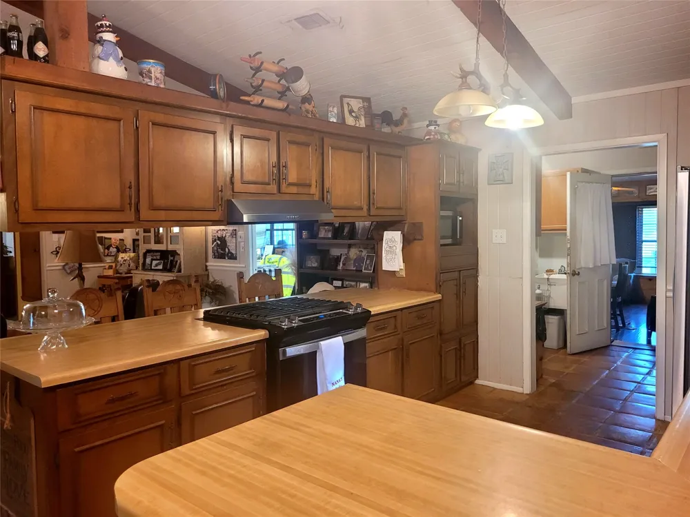 10510 U. S. Highway 82 E Blossom, TX 75416