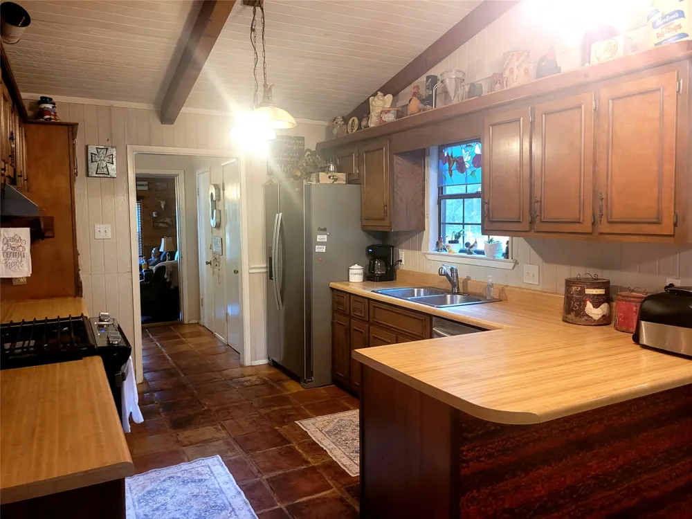 10510 U. S. Highway 82 E Blossom, TX 75416