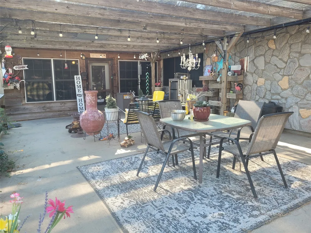 10510 U. S. Highway 82 E Blossom, TX 75416
