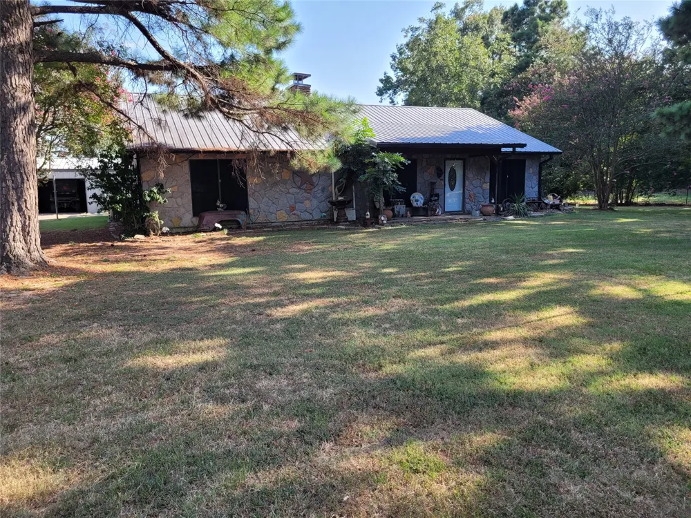 10510 U. S. Highway 82 E Blossom, TX 75416