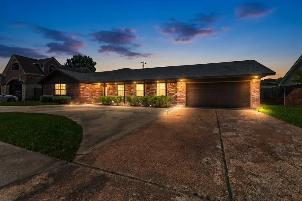 2304 Harper Drive Pasadena, TX 77502