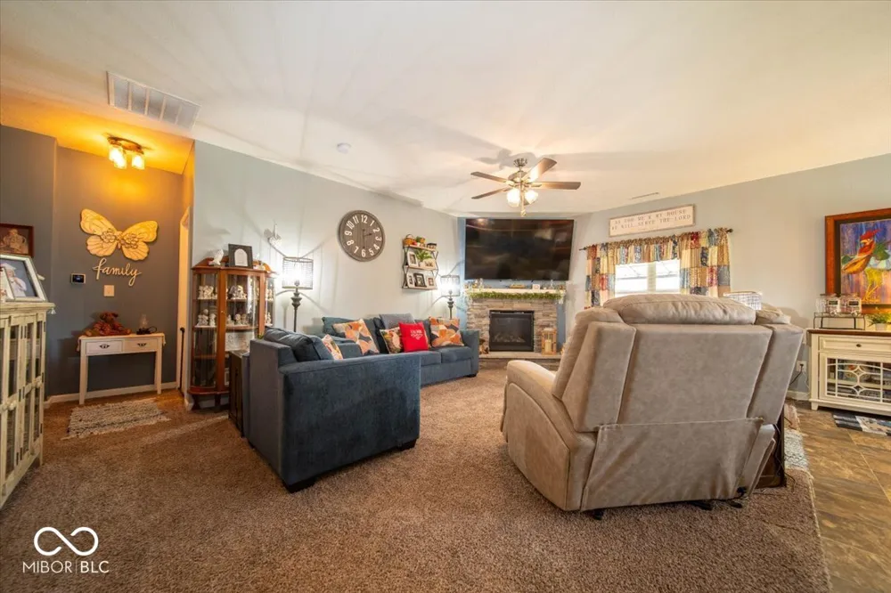 129 Larimar Way Whiteland, IN 46184