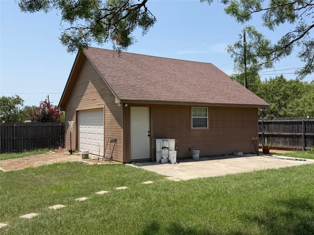 313 E River Oaks Road Early, TX 76802