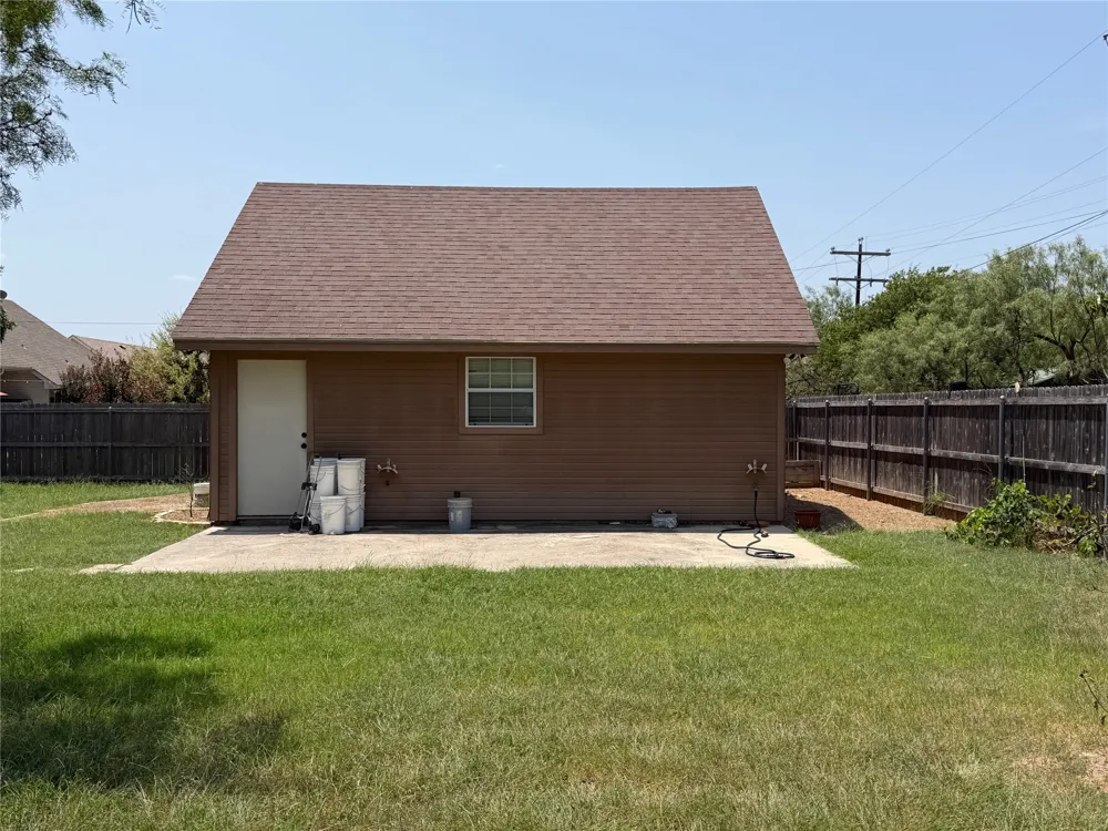 313 E River Oaks Road Early, TX 76802