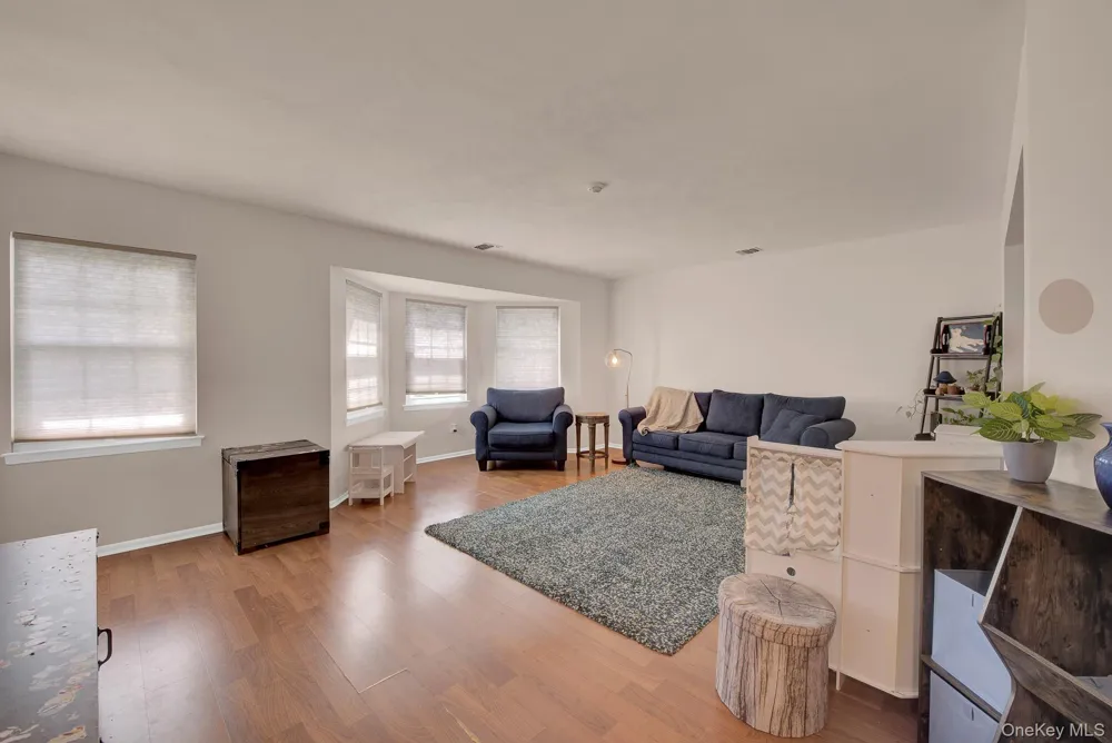 4 Country View Lane Middle Island, NY 11953