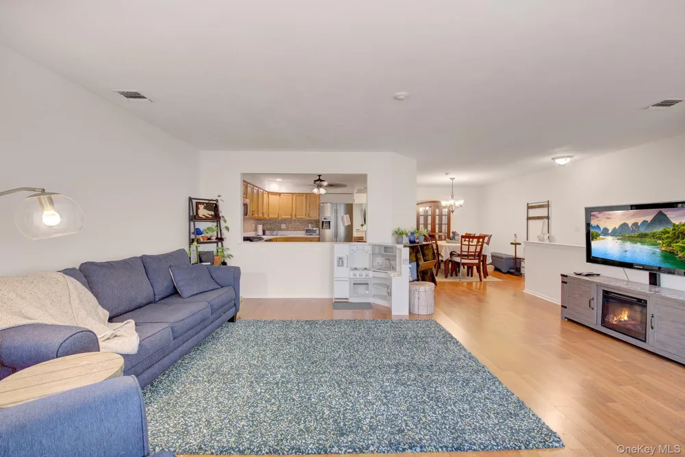 4 Country View Lane Middle Island, NY 11953