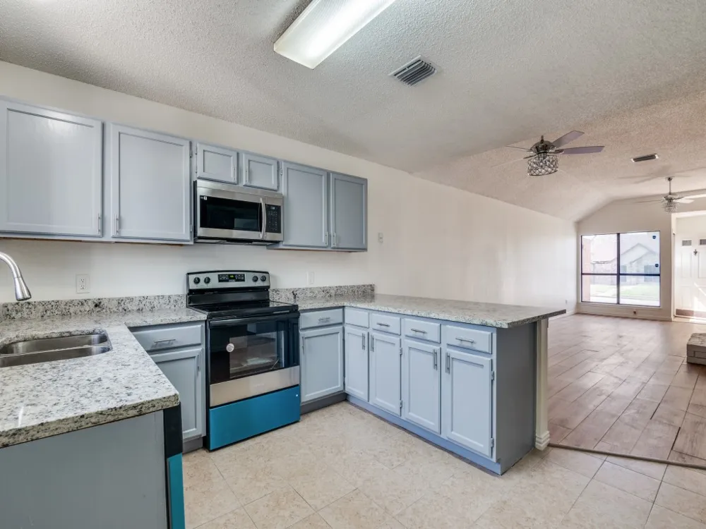 917 Westover Drive Lancaster, TX 75134