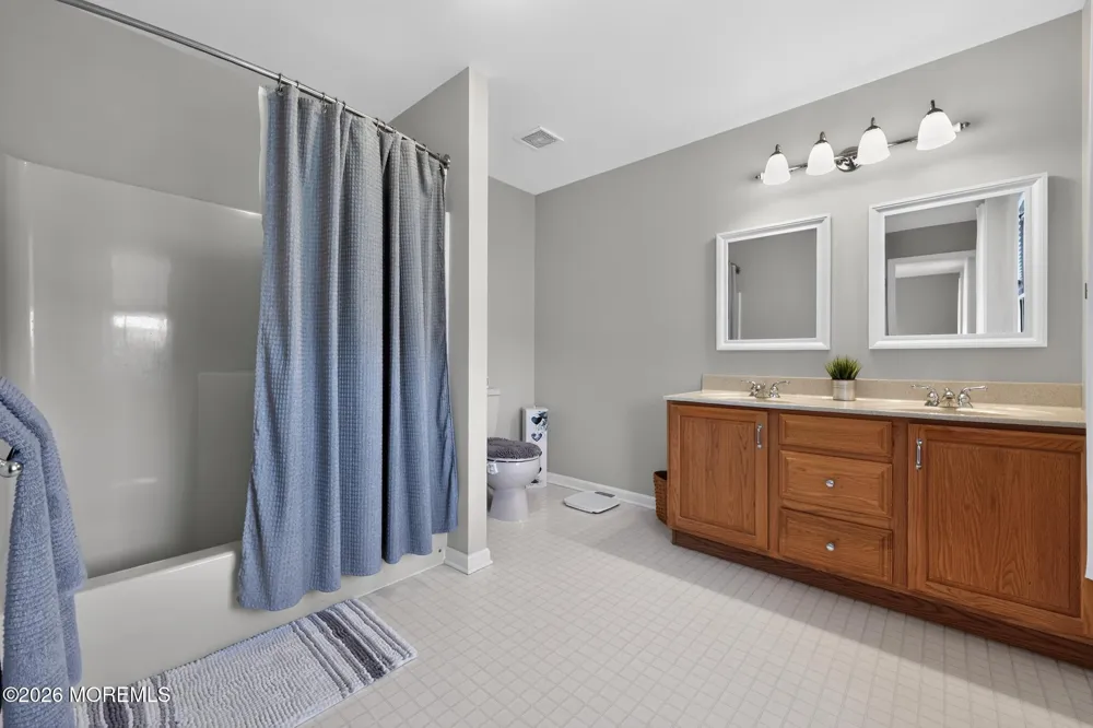 8 Sweetbriar Court Mullica Hill, NJ 08062