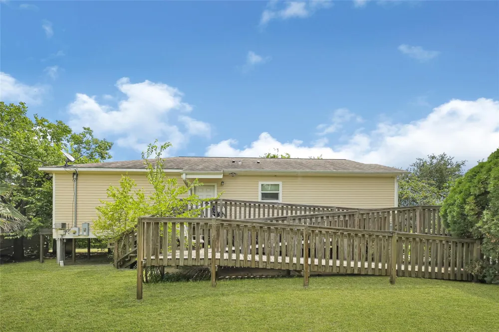 2329 Avenue D San Leon, TX 77539