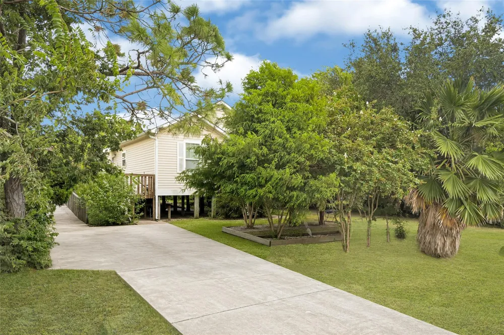2329 Avenue D San Leon, TX 77539