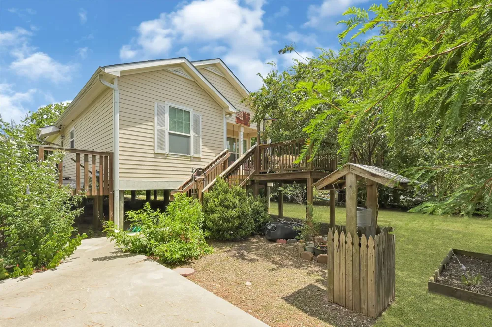 2329 Avenue D San Leon, TX 77539