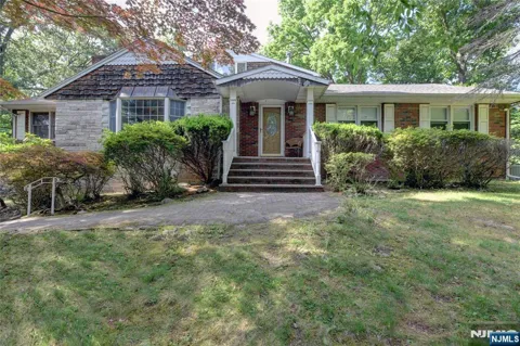34 Knoll Road