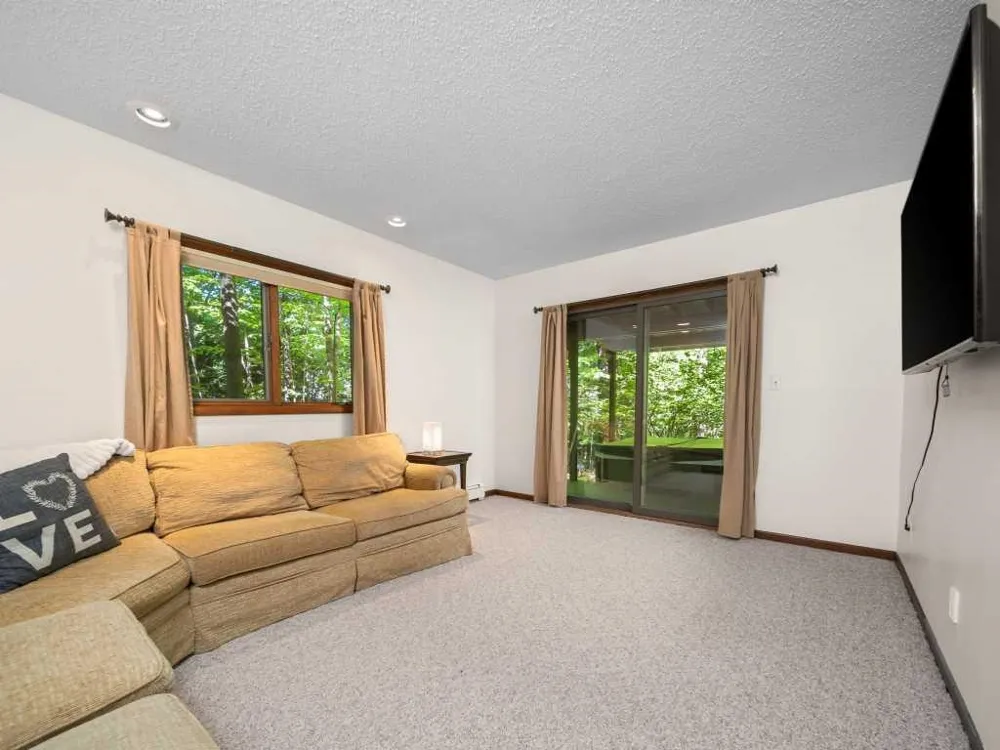 7211 Logan Lane Peninsula Township, MI 49686