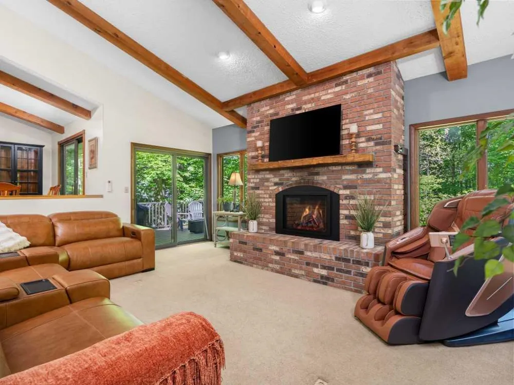 7211 Logan Lane Peninsula Township, MI 49686