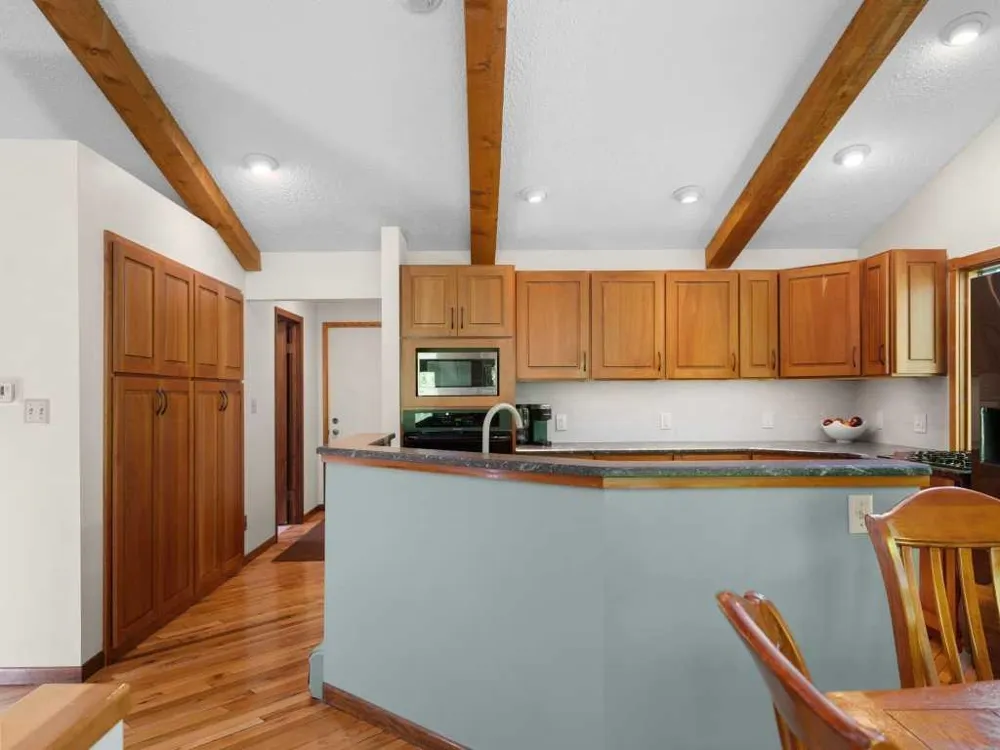 7211 Logan Lane Peninsula Township, MI 49686
