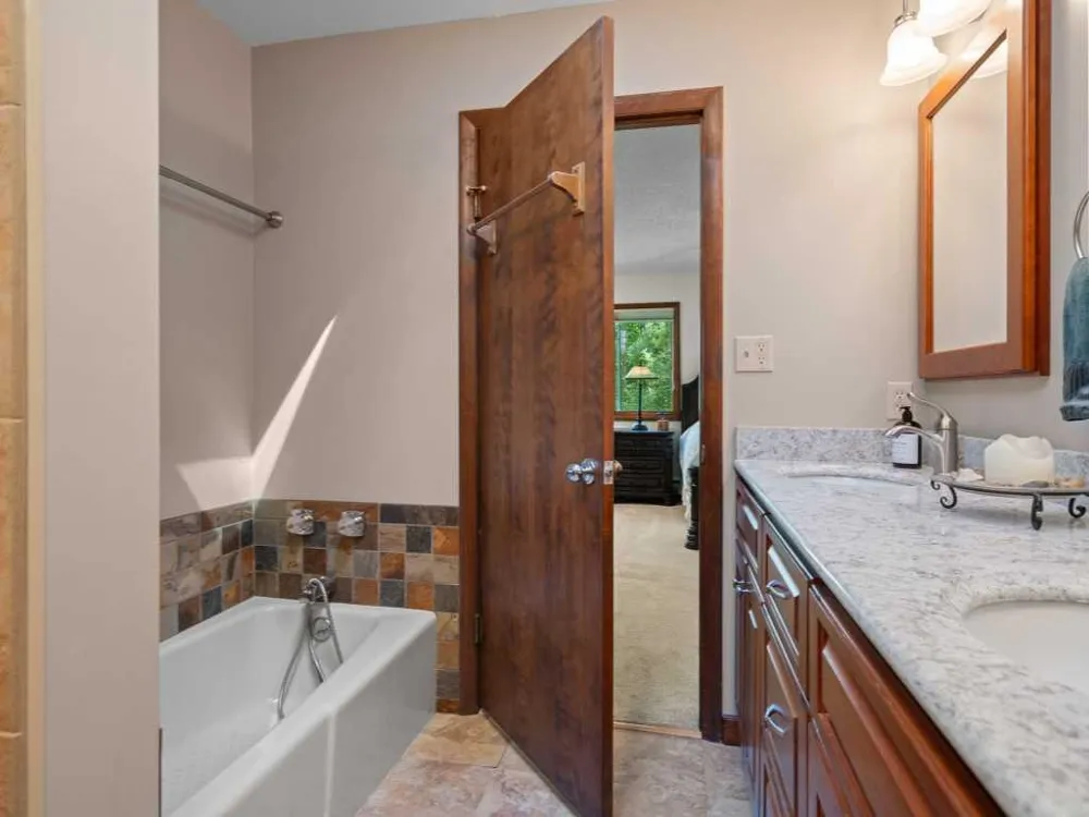 7211 Logan Lane Peninsula Township, MI 49686