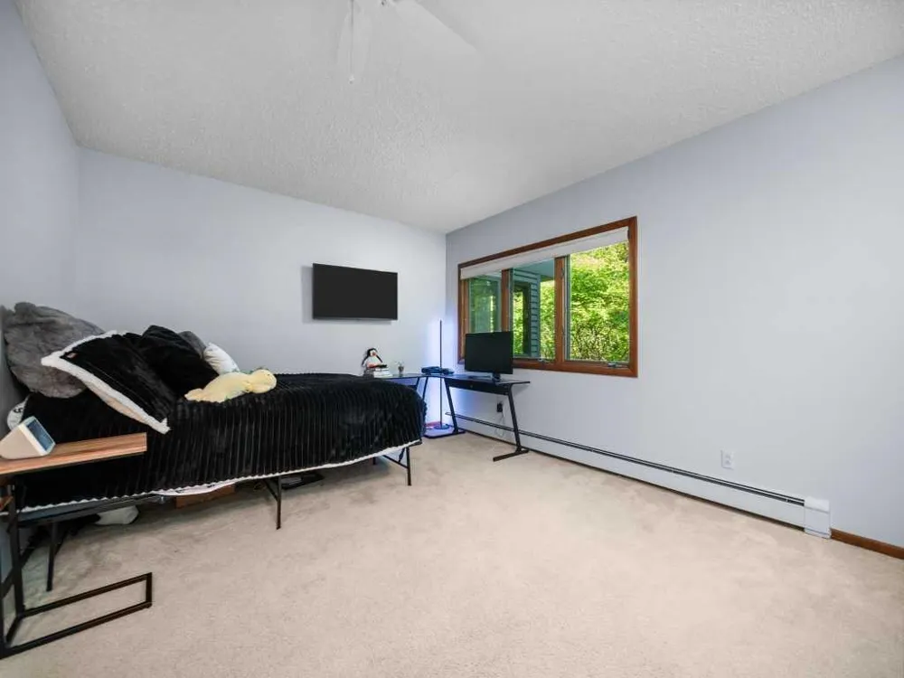 7211 Logan Lane Peninsula Township, MI 49686