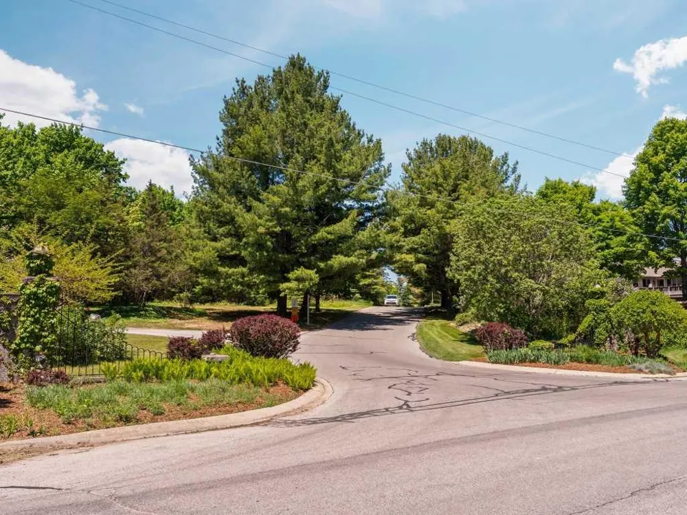 7211 Logan Lane Peninsula Township, MI 49686