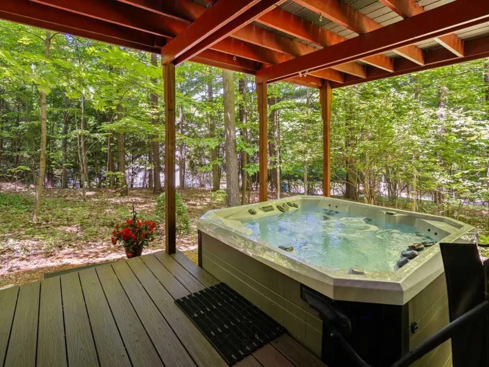 7211 Logan Lane Peninsula Township, MI 49686